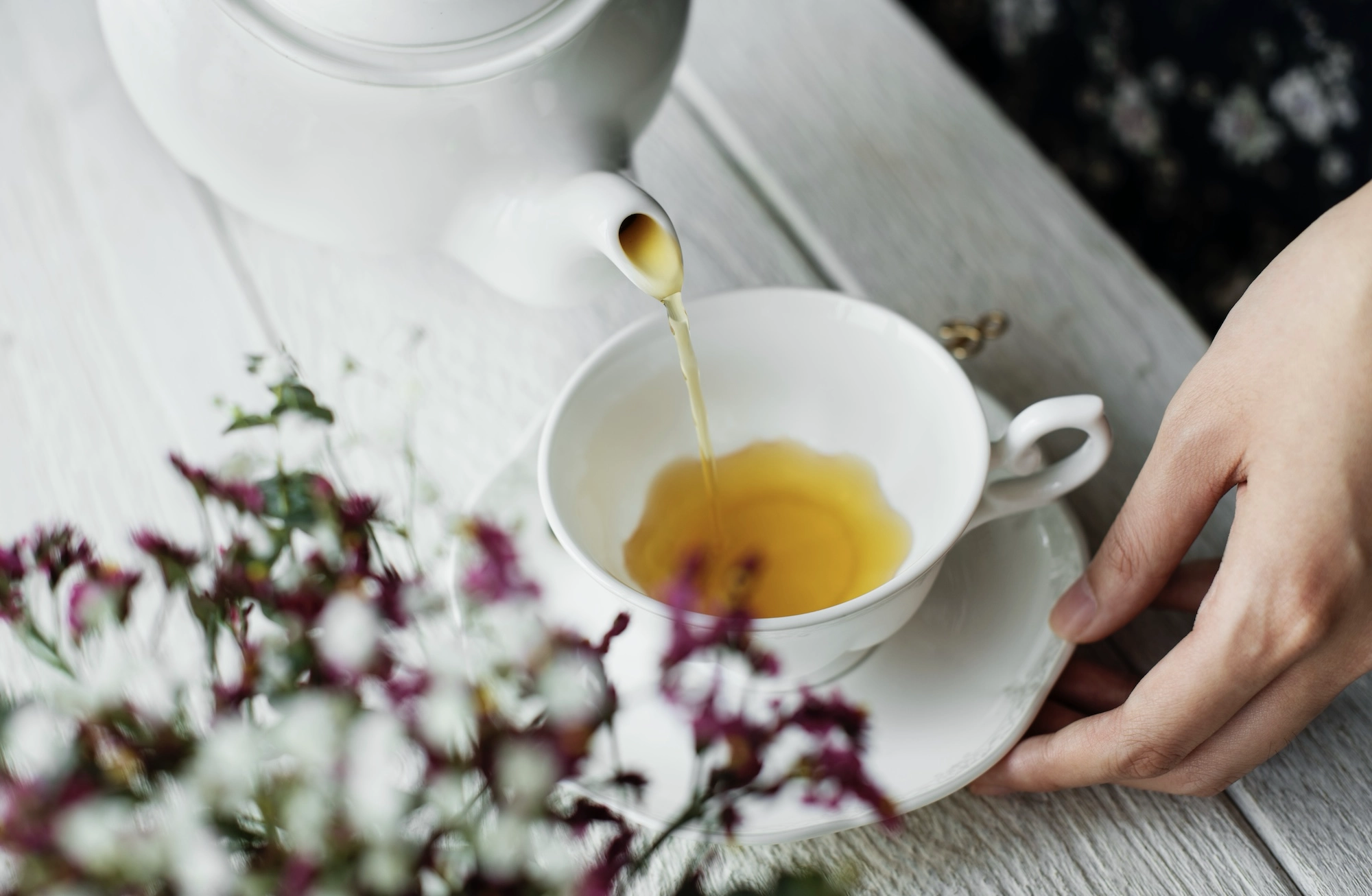 aerial-view-woman-pouring-hot-tea-drink